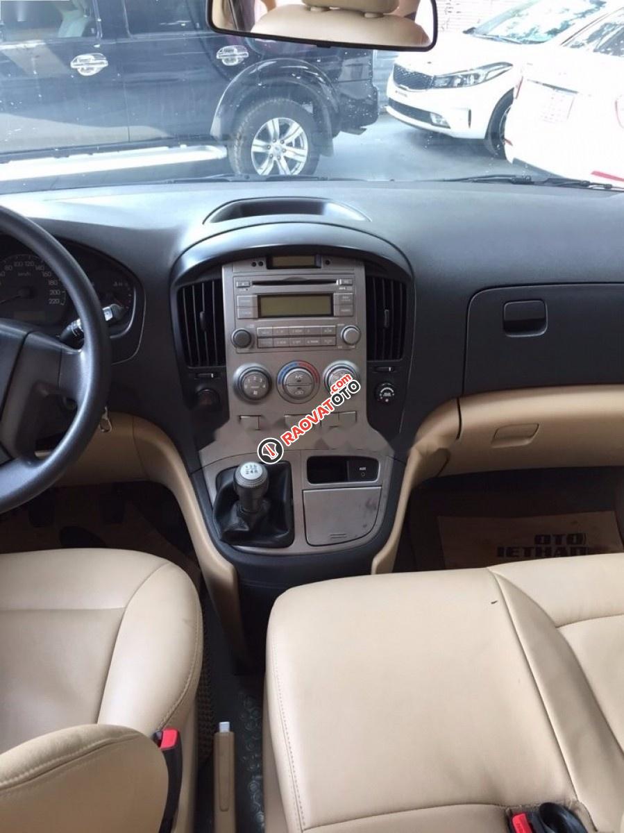 Cần bán lại xe Hyundai Starex MT đời 2010, màu bạc, nhập khẩu nguyên chiếc số sàn, giá tốt-3