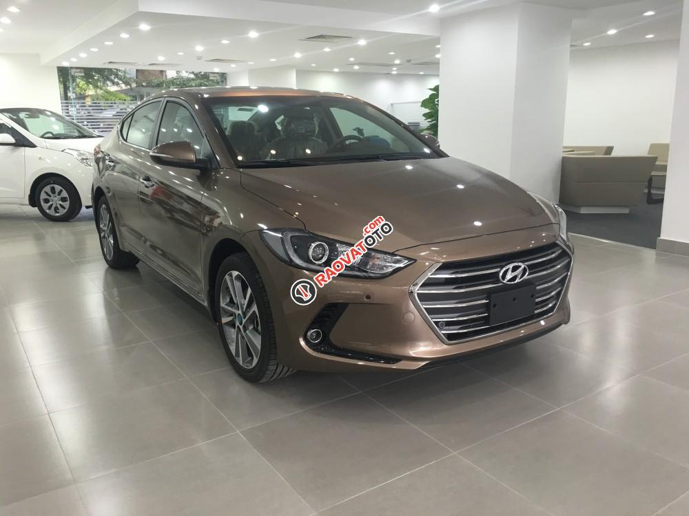 Hyundai Cầu Diễn cần bán xe Hyundai Elantra 2.0 AT 2017, màu nâu, giá chỉ 670 triệu-4