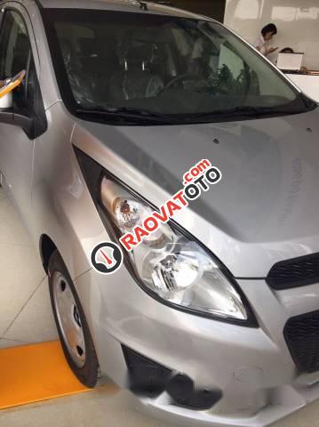 Bán ô tô Chevrolet Spark LS đời 2017, màu bạc, giá 269tr-2