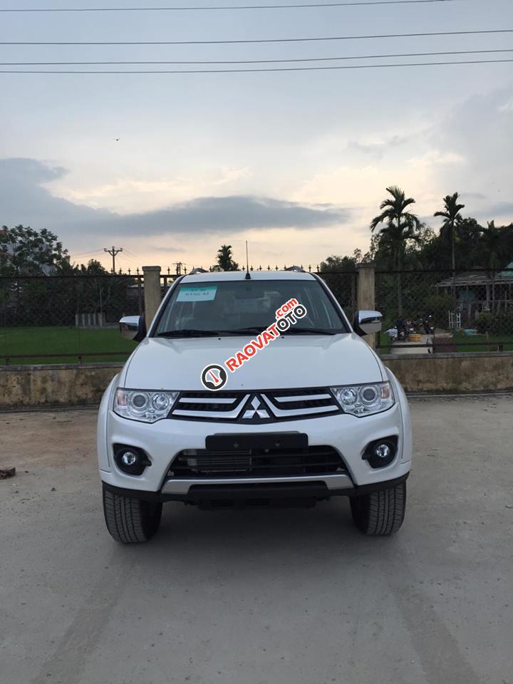 Bán Pajero Sport màu trắng, chạy dịch vụ hot nhất 2017, giá tốt nhất, chỉ trả trước 20% - LH: 0905.91.01.99-0