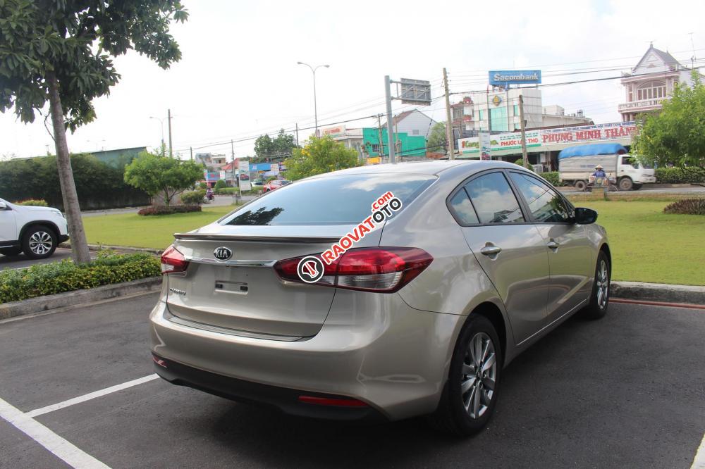 Hot! Cerato 1.6 MT thay mâm mới và thêm ốp cản bô thể thao, giá chỉ 545 triệu, Hotline: Tâm 0938.805.635-4