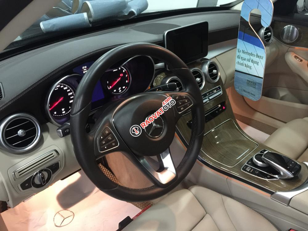 Bán Mercedes C250 2017, màu đen-1