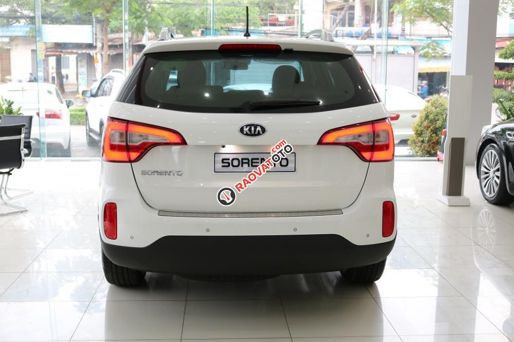 Bán Kia Sorento GATH đời 2017, màu trắng, giá tốt, hỗ trợ vay nhanh, giao xe ngay-3