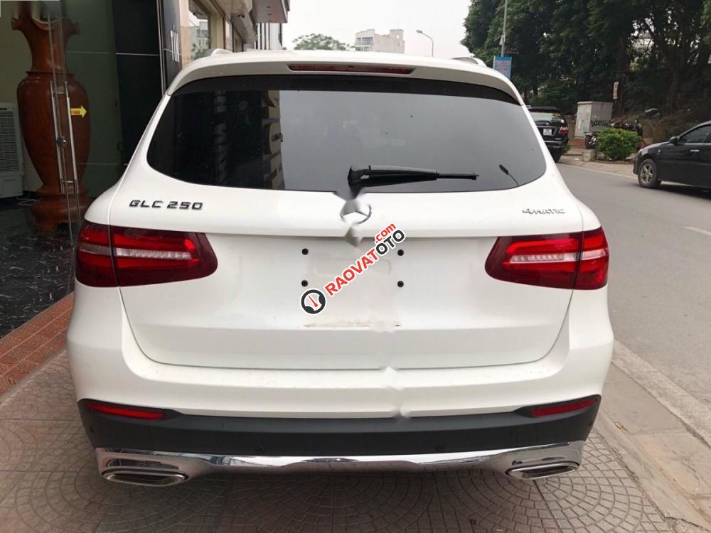 Bán Mercedes GLC 250 4Matic 2017, màu trắng, xe nhập-4