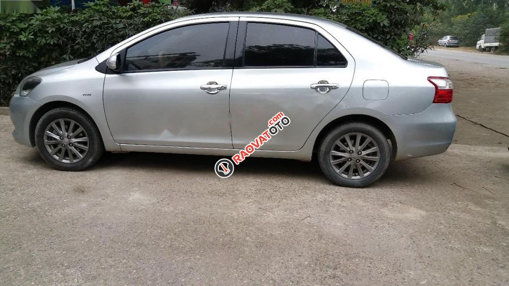 Cần bán gấp Toyota Vios đời 2012, màu bạc số tự động-0