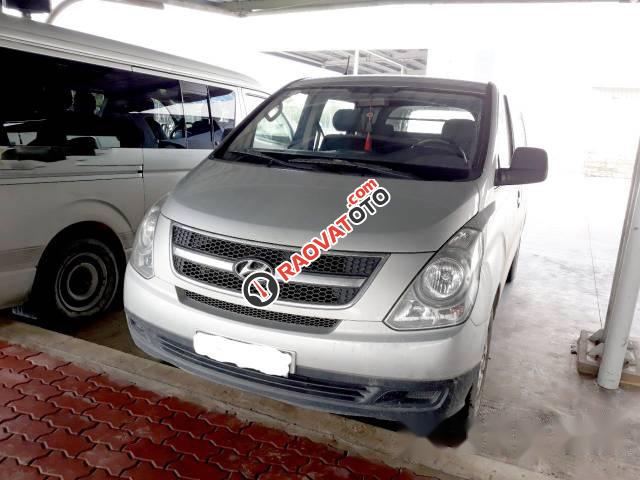 Bán xe Hyundai Starex đời 2010, màu bạc, giá 350tr-0