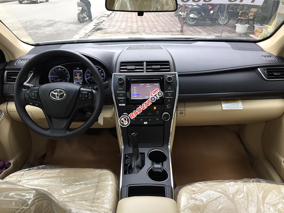 Bán xe Toyota Camry LE 2015 nhập Mỹ, màu trắng xe mới 100% giá rẻ nhất, giao ngay - LH: 0902.00.88.44-10