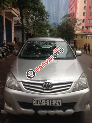 Bán gấp Toyota Innova đời 2009, màu bạc-0