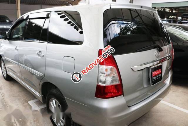 Bán lại xe Toyota Innova đời 2012, màu bạc, giá chỉ 590 triệu-3