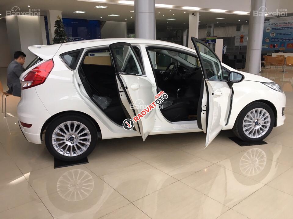 Bán Ford Fiesta Titanium 1.0 AT EcoBoost, màu trắng, giá chỉ 560 triệu: 0961917516-4