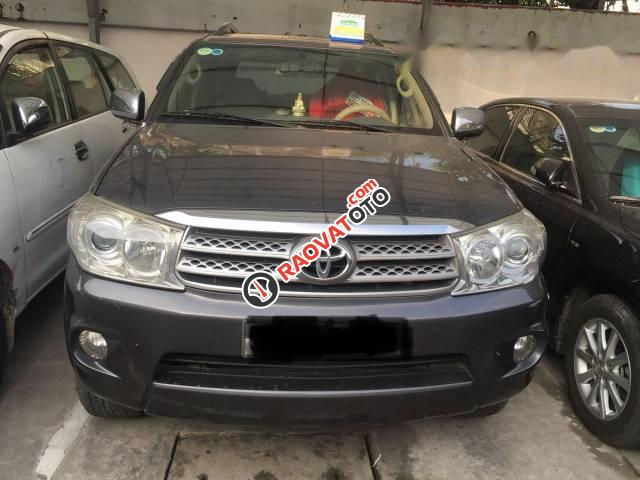 Bán Toyota Fortuner đời 2010, màu đen xe gia đình-0