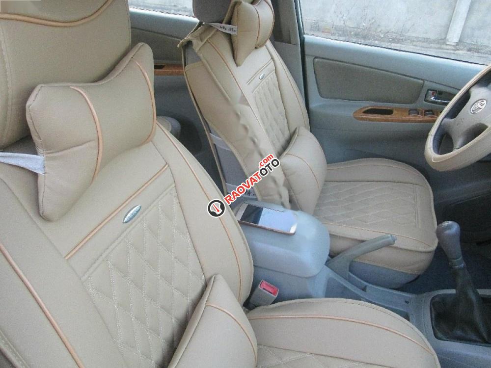 Bán ô tô Toyota Innova G đời 2010, màu bạc như mới giá cạnh tranh-5