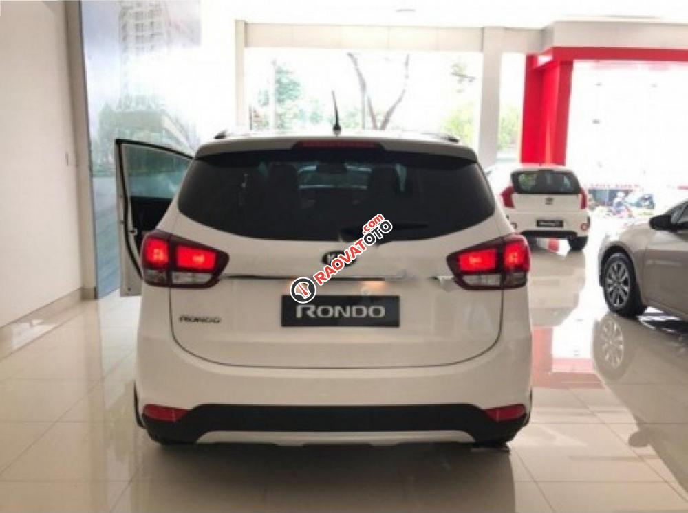 Cần bán Kia Rondo GAT sản xuất 2017, màu trắng, giá 689tr-2