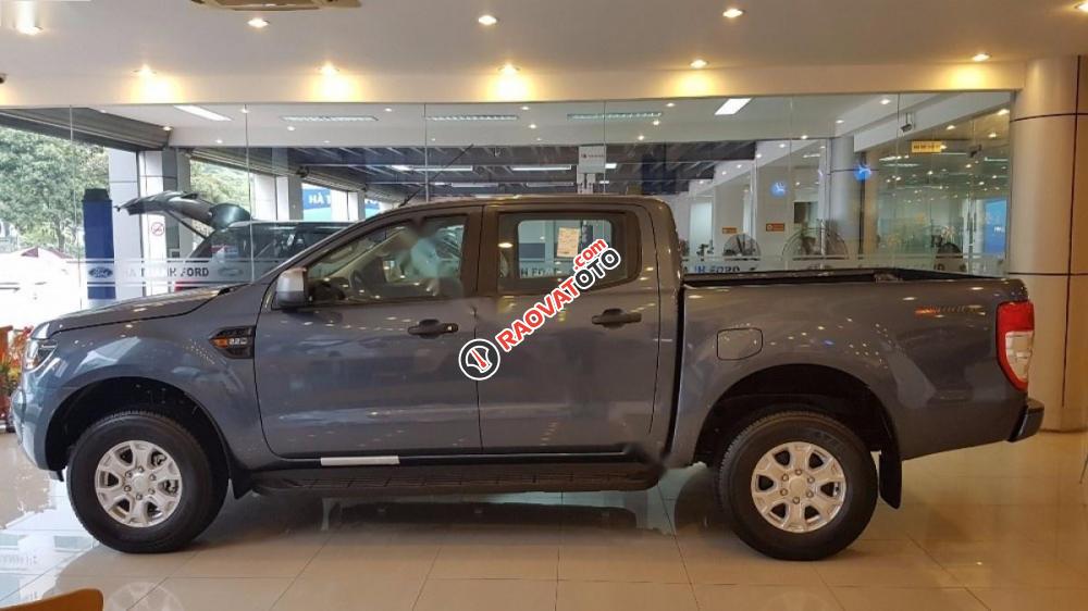 Bán Ford Ranger XLS 2.2L 4x2 AT đời 2017, màu xanh lam, nhập khẩu-2