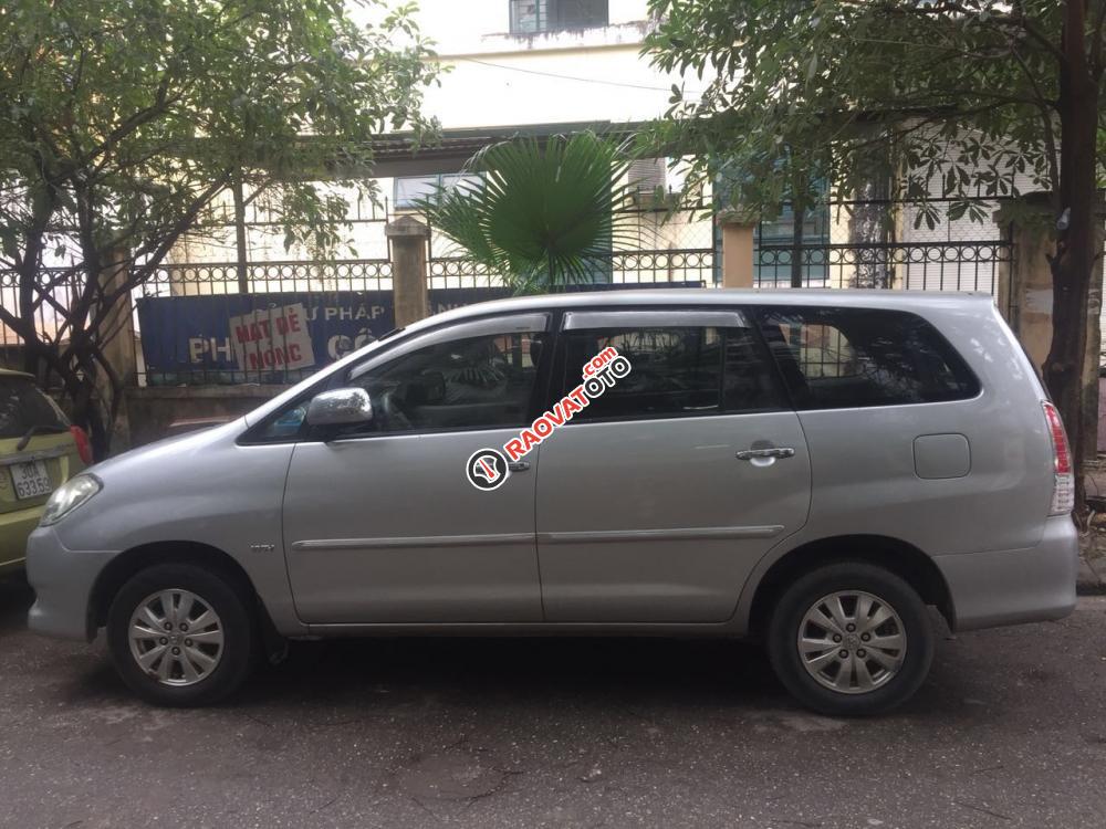 Bán Innova bạc 2.0G đăng ký 11/2011, chính chủ, xe zin, gia đình đi 10 vạn-1