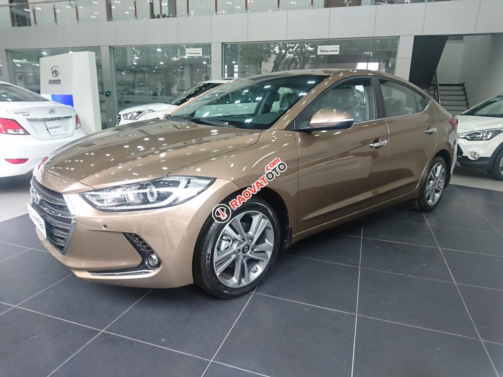 Giao ngay Hyundai Elantra 2018, màu nâu vàng, các phiên bản, giá cạnh tranh, mua xe chỉ từ 115 triệu - LH 090.467.5566-2