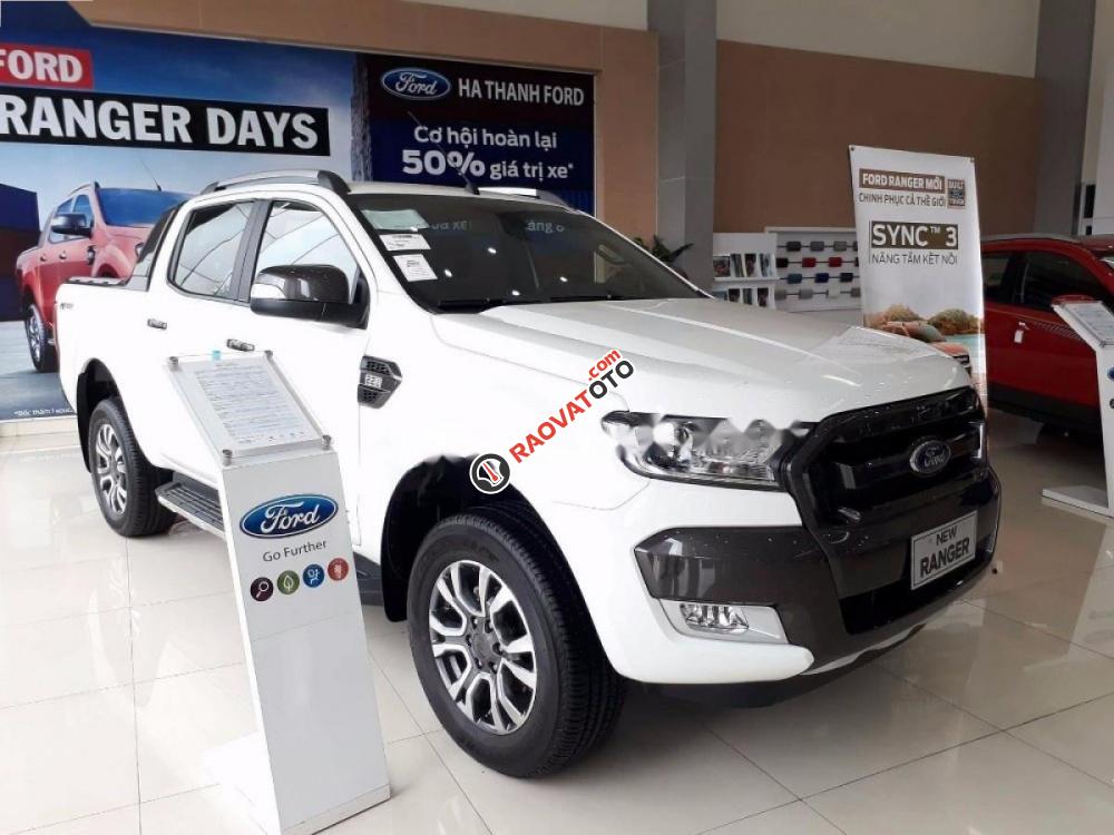 Bán xe Ford Ranger Wildtrak 2.2L 4x2 AT 2017, màu trắng, xe nhập, giá tốt-0