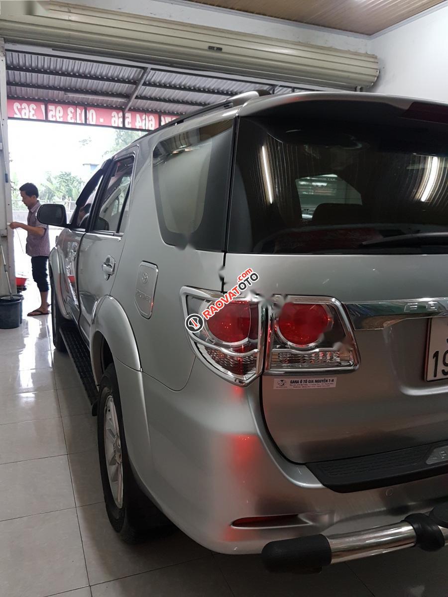 Cần bán Toyota Fortuner đời 2014, màu bạc số sàn, giá chỉ 795 triệu-6