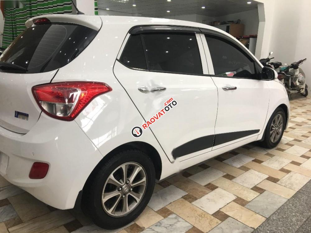 Bán ô tô Hyundai Grand i10 đời 2014, màu trắng, xe nhập số tự động, giá 340tr-8