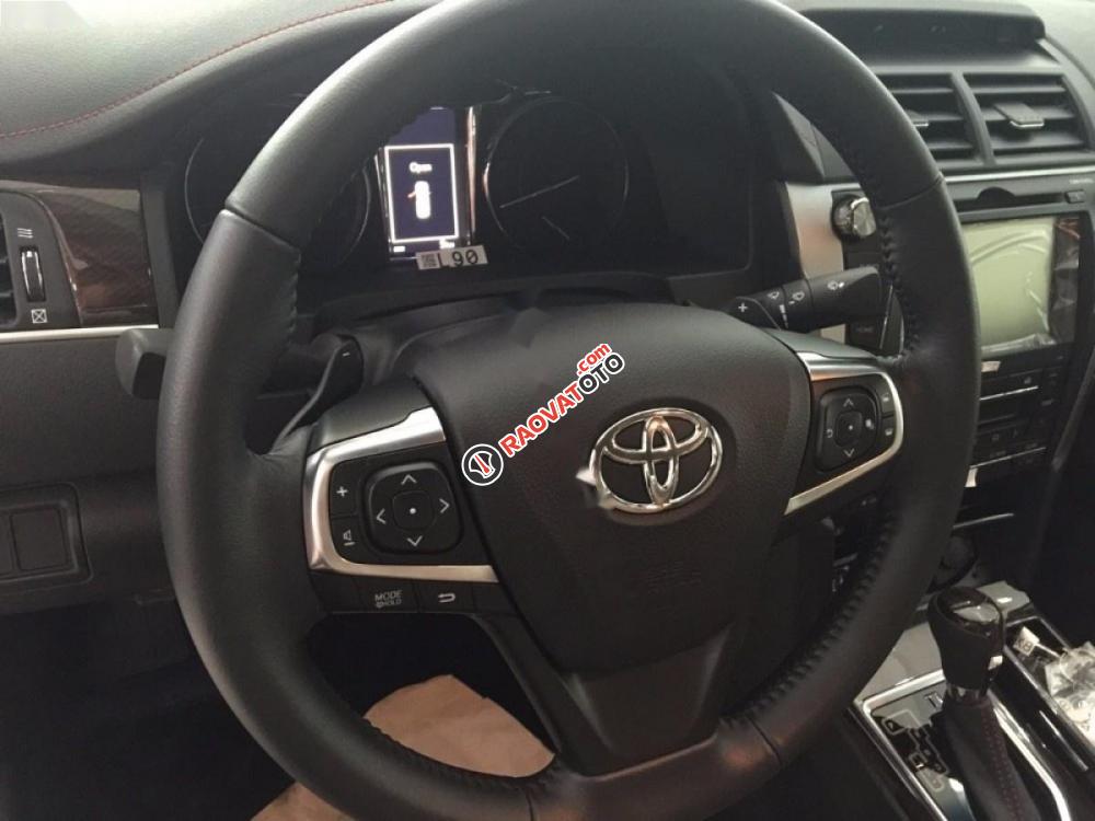 Bán Toyota Camry 2.5Q sản xuất 2017, màu đen-9