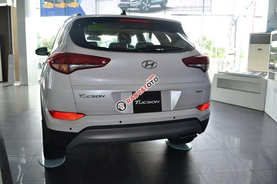 Cần bán Hyundai Tucson đời 2017, màu trắng-0