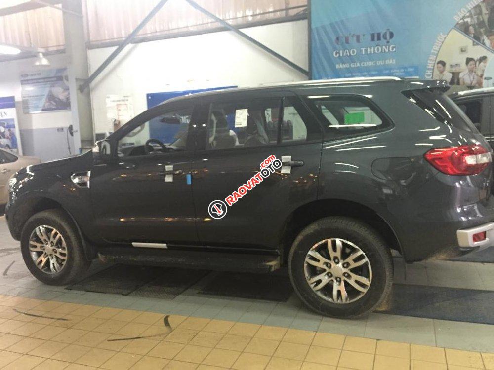 Ford Giải Phóng bán xe Ford Everest 2017 nhập Thái, đủ màu, trả góp 85%, tặng bộ phụ kiện 7 món - LH: 0988587365-8