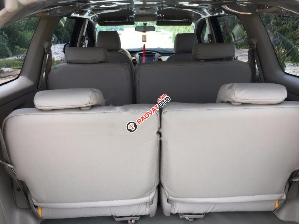 Cần bán lại xe Toyota Innova G 2.0 đời 2010 như mới-2