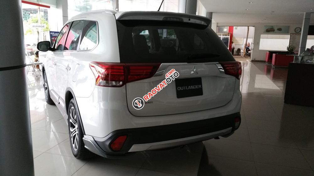 Bán xe Outlander tại Đà Nẵng, hỗ trợ vay đến 80%, giá tốt, giao xe ngay - LH Quang 0905596067-9