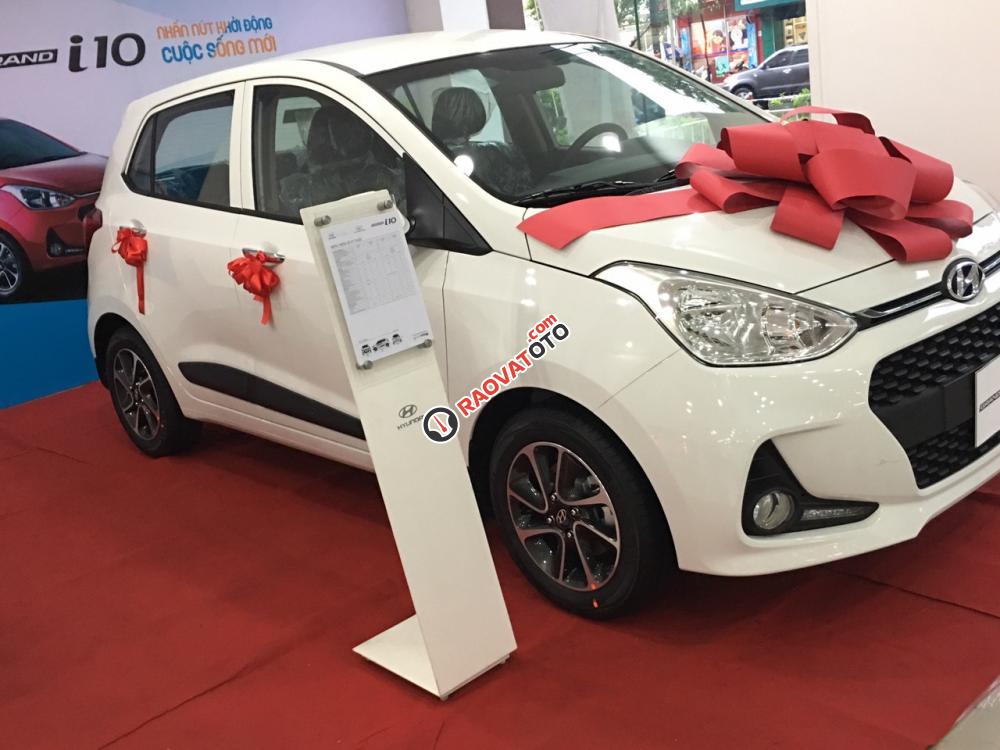 Hổ trợ trả góp Hyundai i10 1.0 MT base đời 2017, màu trắng, ưu đãi lên đến 15 triệu. LH Hương: 0902.608.293-1