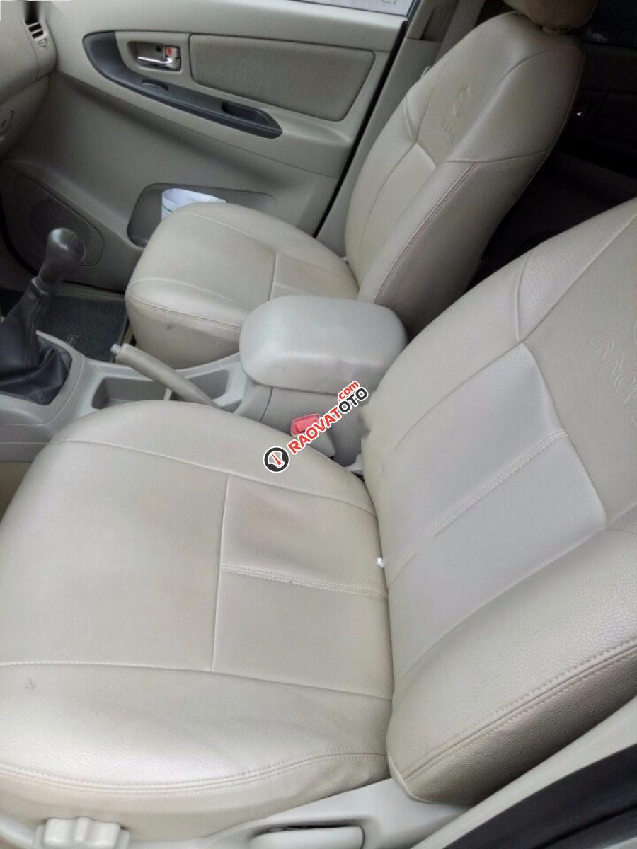 Cần bán lại xe Toyota Innova 2.0E đời 2015, màu bạc-4