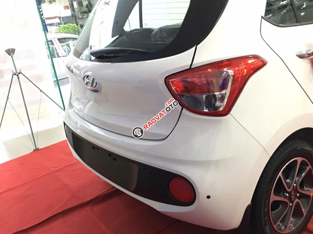 Hổ trợ trả góp Hyundai i10 1.0 MT base đời 2017, màu trắng, ưu đãi lên đến 15 triệu. LH Hương: 0902.608.293-3