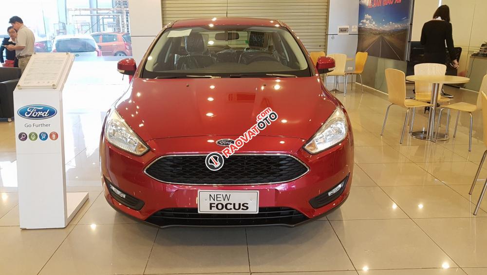 Cần bán Ford Focus 1.5 AT Trend Sport sản xuất 2017, màu đỏ, 585tr-0