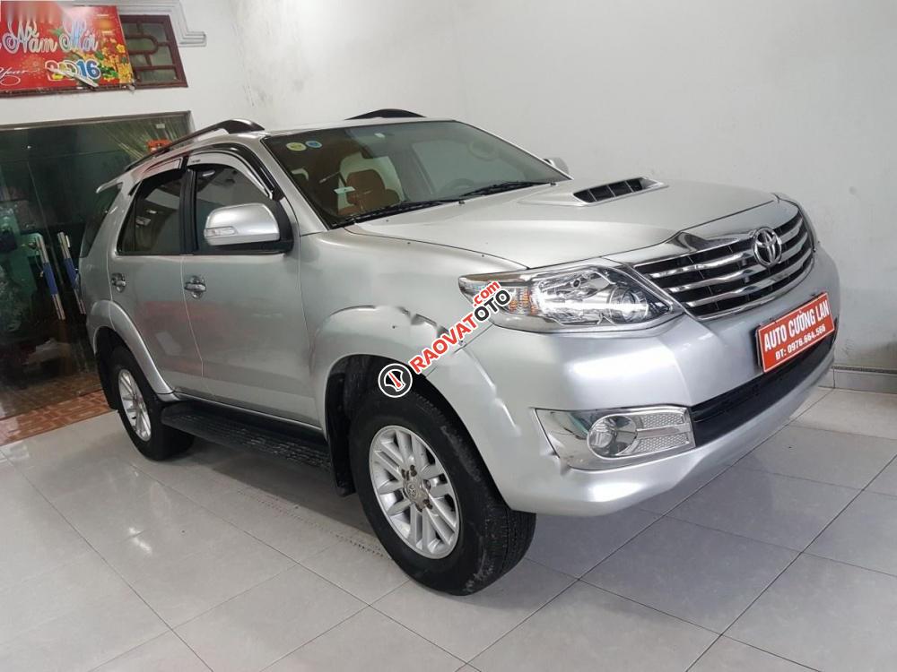 Cần bán Toyota Fortuner đời 2014, màu bạc số sàn, giá chỉ 795 triệu-5