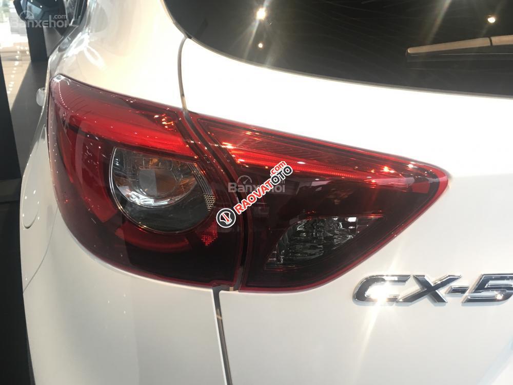 Mua Mazda CX-5 2.0 2WD màu trắng, nhiều ưu đãi và khuyến mại hấp dẫn-8