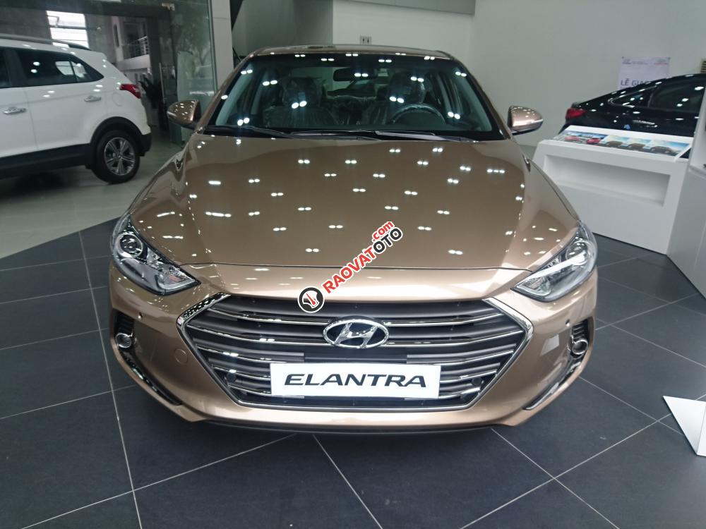 Giao ngay Hyundai Elantra 2018, màu nâu vàng, các phiên bản, giá cạnh tranh, mua xe chỉ từ 115 triệu - LH 090.467.5566-1