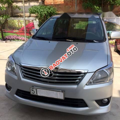 Bán xe Toyota Innova E năm 2013, màu bạc chính chủ, giá 530tr-0