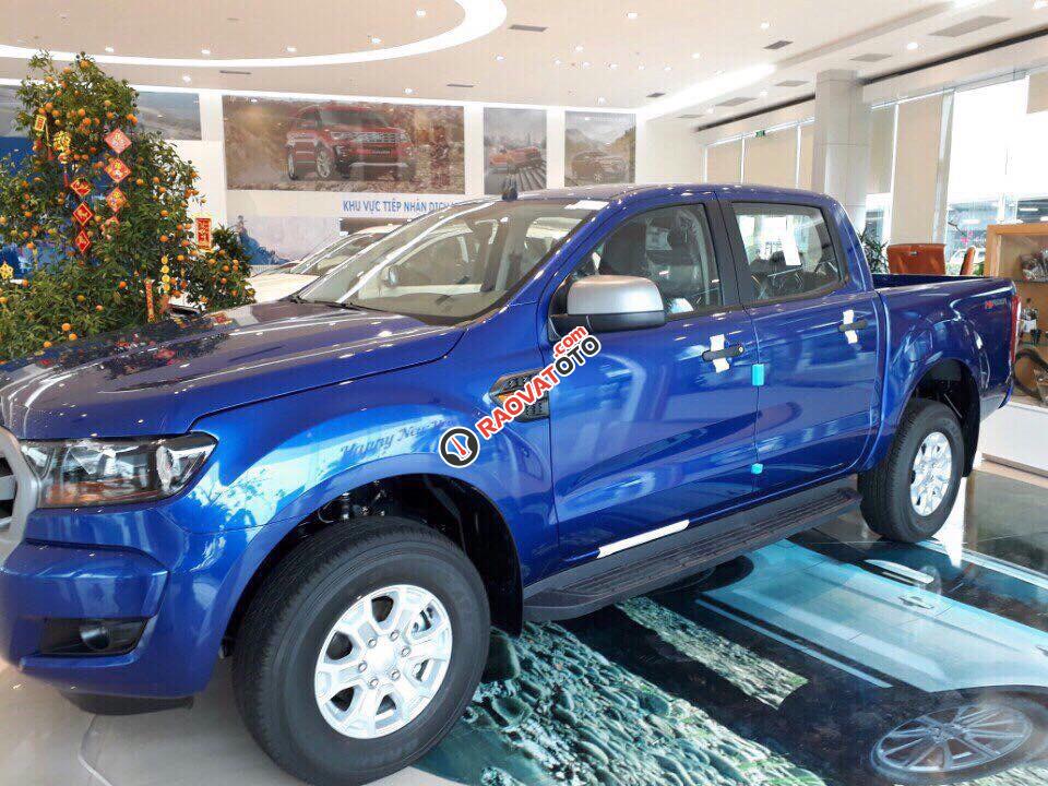 Bán xe Ford Ranger sản xuất 2017 màu xanh lam, giá 608 triệu nhập khẩu-0