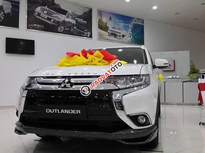 Bán xe Outlander tại Đà Nẵng, hỗ trợ vay đến 80%, giá tốt, giao xe ngay - LH Quang 0905596067-0