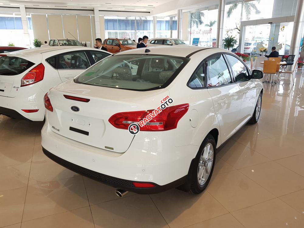 Bán ô tô Ford Focus 1.5 AT Trend Ecoboost đời 2017, màu trắng, 590 triệu-6