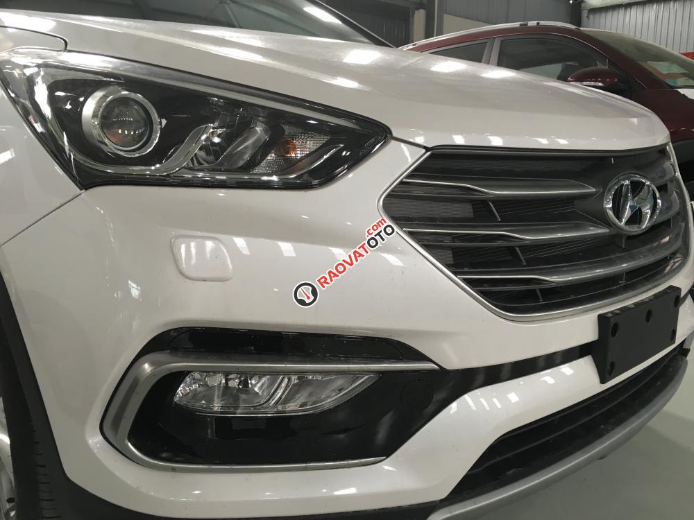 Bán Hyundai Santa Fe diesel đời 2017, màu trắng-2