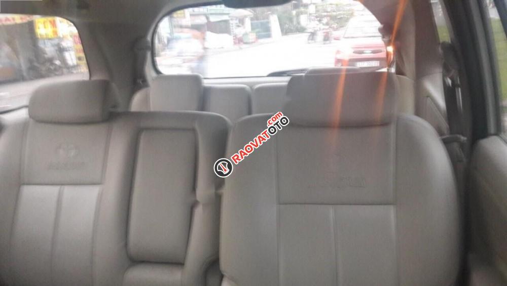 Cần bán Toyota Innova đời 2014, màu bạc-5