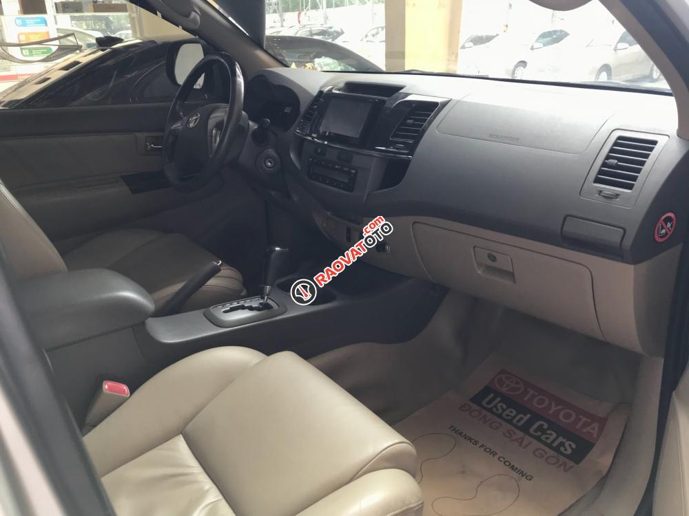 Bán Toyota Fortuner V(4x2) đời 2012, màu bạc, số tự động-2