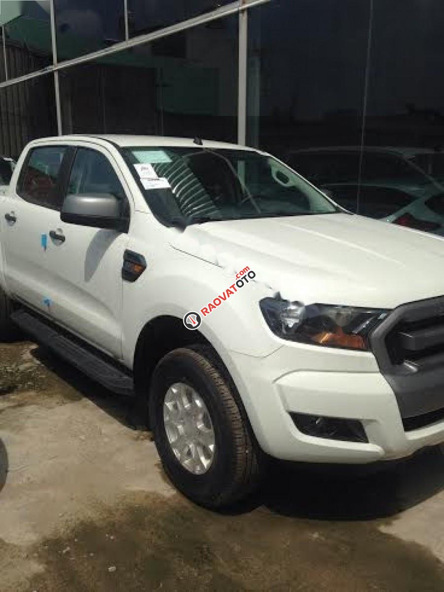 Bán Ford Ranger XLS 2.2L 4x2 AT sản xuất 2017, màu trắng, nhập khẩu nguyên chiếc-4