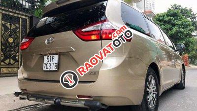 Bán Toyota Sienna 3.5 AWD XLE năm 2011, màu vàng, nhập khẩu-1