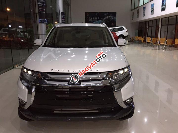 Bán Mitsubishi Outlander 2.0 CVT màu trắng, nhập khẩu, có bán trả góp - liên hệ 0906.884.030-4