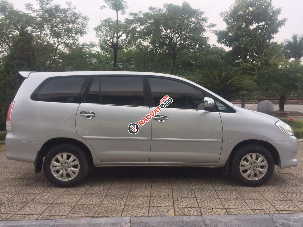 Bán ô tô Toyota Innova 2.0G đời 2010, màu bạc, xe gia đình bán, giá 388 triệu-1