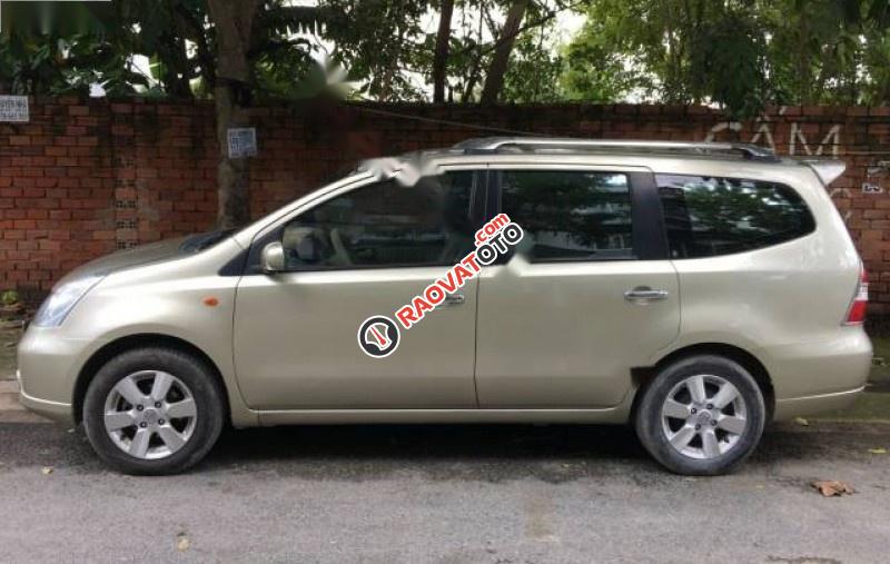 Cần bán Nissan Grand livina 1.8 AT đời 2011, màu vàng số tự động-2