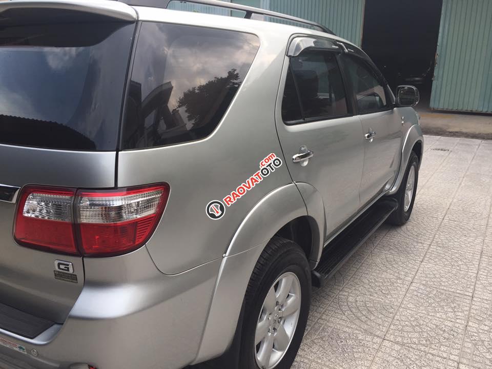 Bán xe Fortuner 2010 số sàn, màu bạc, máy dầu, odo 135.000km, zin đẹp từ trong ra ngoài không lỗi nhỏ-5