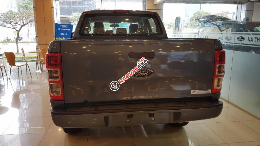 Bán Ford Ranger XLS 2.2L 4x2 AT đời 2017, màu xanh lam, nhập khẩu-4