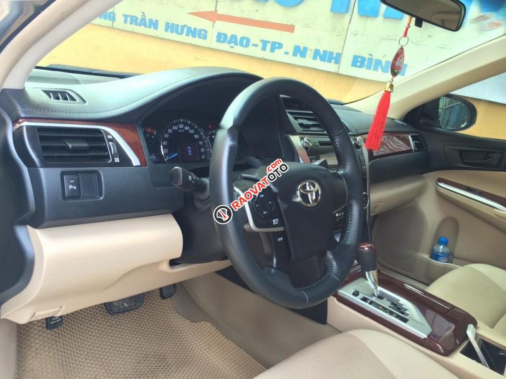 Bán Toyota Camry 2.0E đời 2014, màu bạc chính chủ, giá chỉ 730 triệu-3